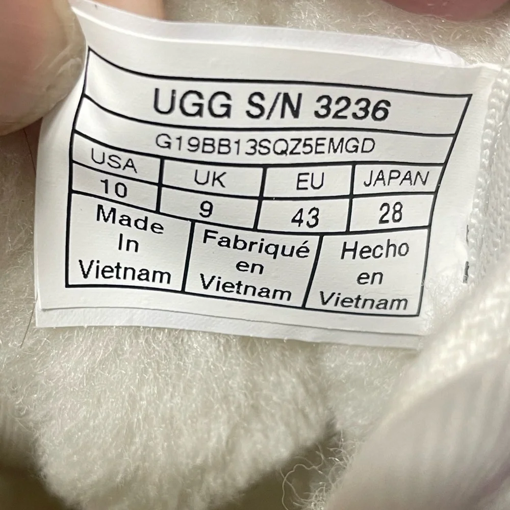 NWOB White/Gray Neumel Uggs, Men's size 10 S/N 3236